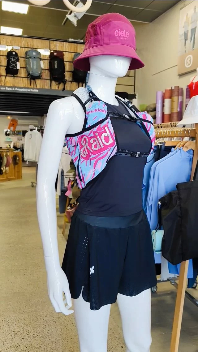Quand @raidlight met de la couleur dans ton run 😜
Nouvelle collection chez ORA SPORT 
#saintremydeprovence 
Pour Madame & Monsieur : gilets d'hydratation, shorts, t-shirts made in France 🇫🇷
Des produits techniques & fun qui viennent élargir la sélection textile et accessoires de la boutique 💜🩷🩵
Ta tenue t'attend chez ORA 🏃‍♀️🏃‍♂️🏃
#trailrunning #sportmotivation #runwithpassion