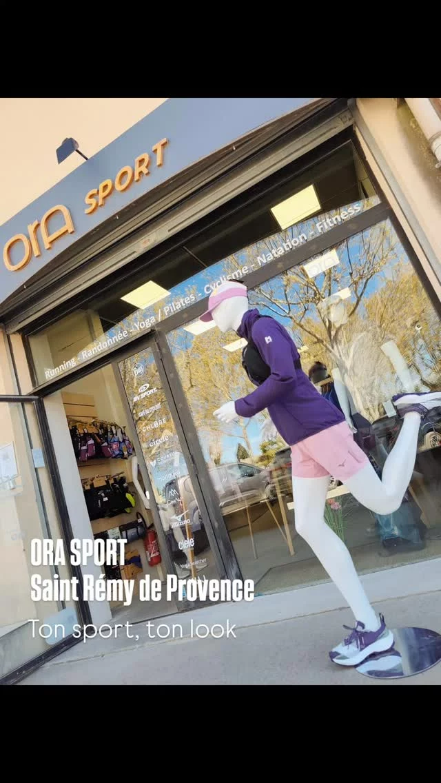 Ton magasin de sport aux pieds des Alpilles 💥
Chez ORA SPORT, le sport se vit avec style et plaisir !
On t’équipe de la tête aux pieds 🏃‍♀️
✨ Au programme :
• Running & Trail
• Randonnée
• Yoga / Pilates / Fitness 
• Tennis / Padel / Golf
• Natation 
🛍️ Des marques originales, techniques et tendance que tu ne verras pas partout
🔥 Des collections courtes pour un look unique
💬 Des conseils personnalisés pour t’accompagner dans chaque objectif
Ici, pas besoin d’être un champion…
👉 juste l’envie de bouger, respirer et se faire plaisir
📍 Place Général de Gaulle – Saint-Rémy-de-Provence
🅿️ Parking à proximité
#OraSport #SaintRemyDeProvence #SportAddict #LookSport