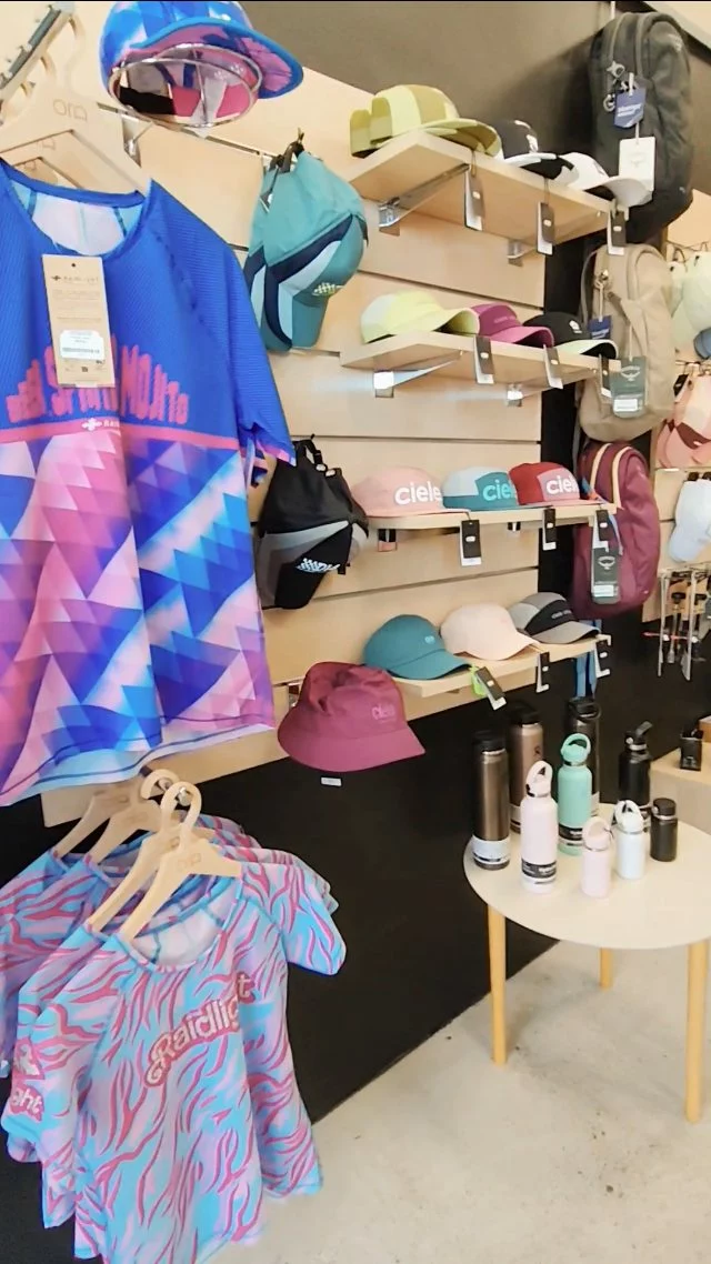 J'adore ce moment 🩷💜❤️ Visite 360 😜
Quand les collections de la saison se posent dans ton univers. Que tes marques préférées se répondent, s'associent pour créer des looks sportifs tellement cool !
Merci à mes marques partenaires : de l'innovation, de l'audace et encore de belles pépites à venir... Et toujours le souhait de répondre à tes besoins. Agile et en construction permanente, comme les sportifs😉, l'offre ORA SPORT Printemps/ Été est à découvrir Place Général de Gaulle #saintremydeprovence